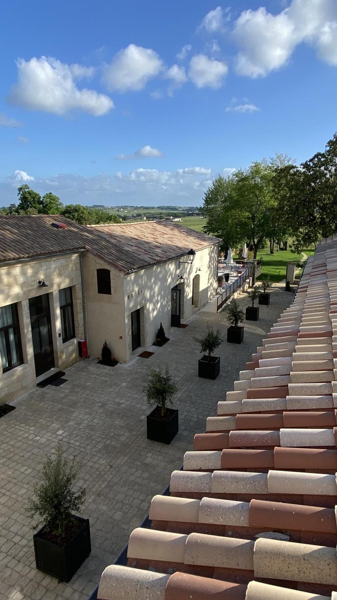 Aux Ducs De Sienne Hotel Montagne  Exterior photo